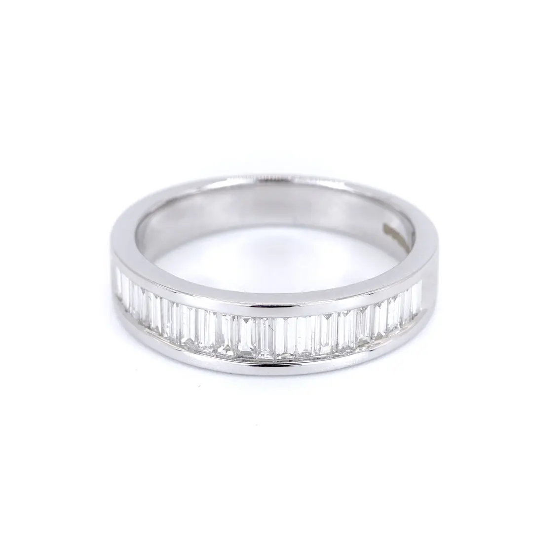 18CT GOLD DIAMOND RING.
