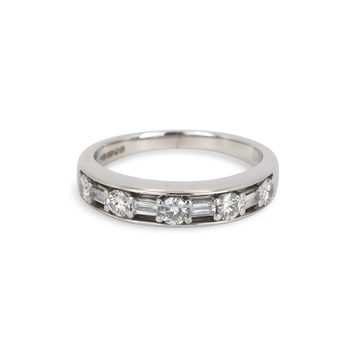 18CT GOLD DIAMOND RING.