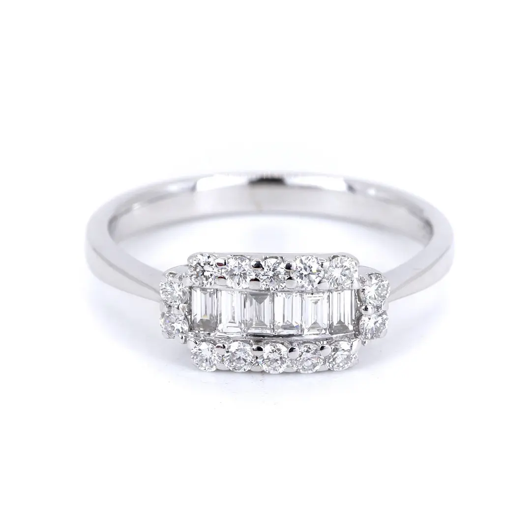 18CT GOLD DIAMOND RING.