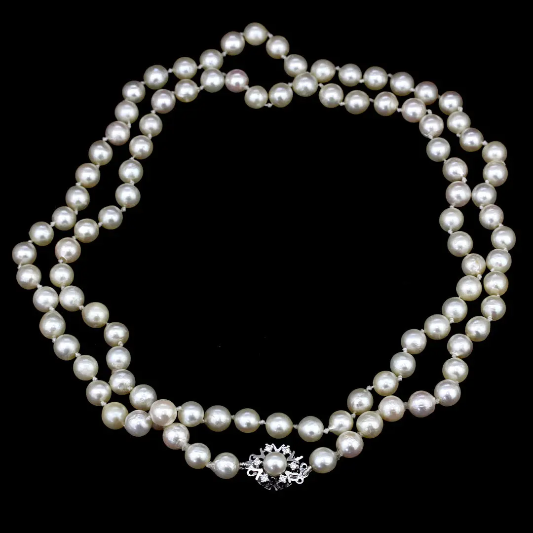 18CT GOLD AKOYA PEARLS NECKLACE.