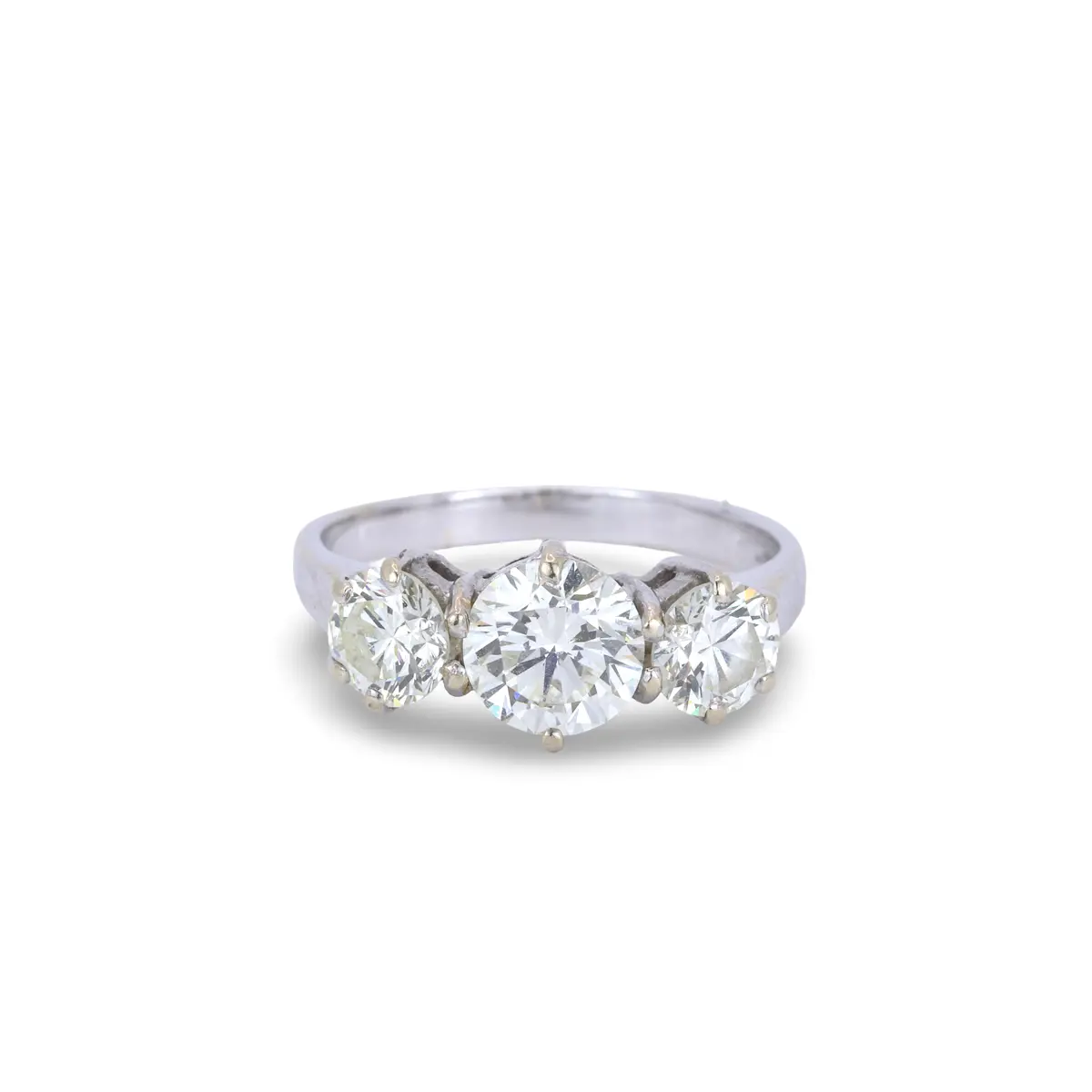 2 CT THREE DIAMOND RING.