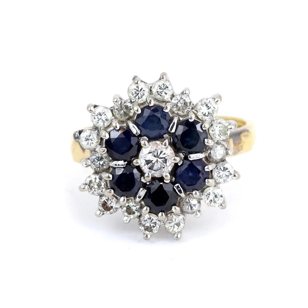 18CT GOLD SAPPHIRE & DIAMOND RING.