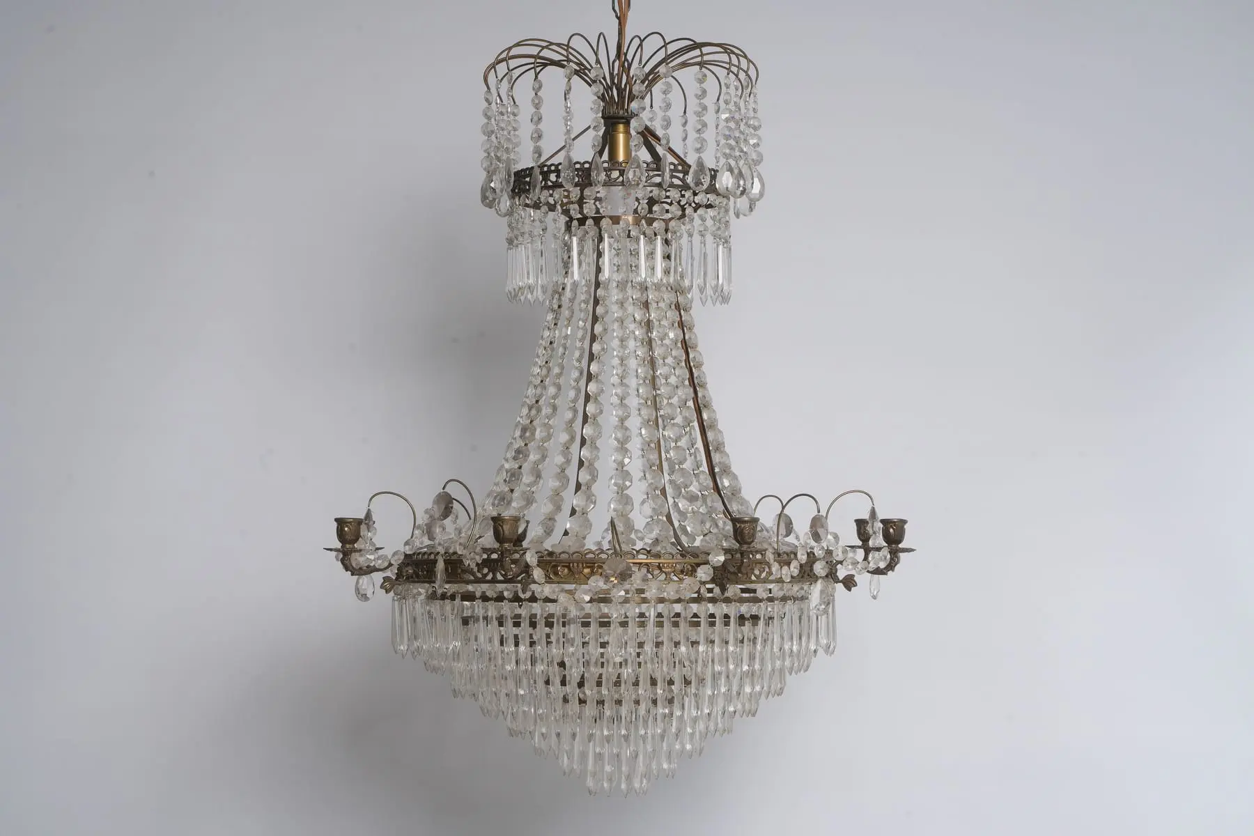 LJUSKRONA, för åtta ljus, mässing, behängd med prismor, 1900-tal