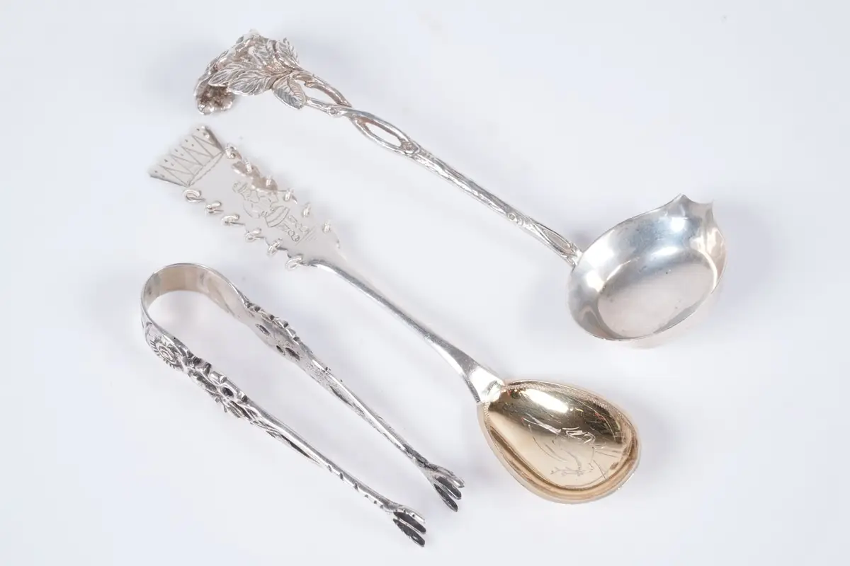 TÅNG samt SERVERINGSSKEDAR, 2 st, silver, ca 41,21 g