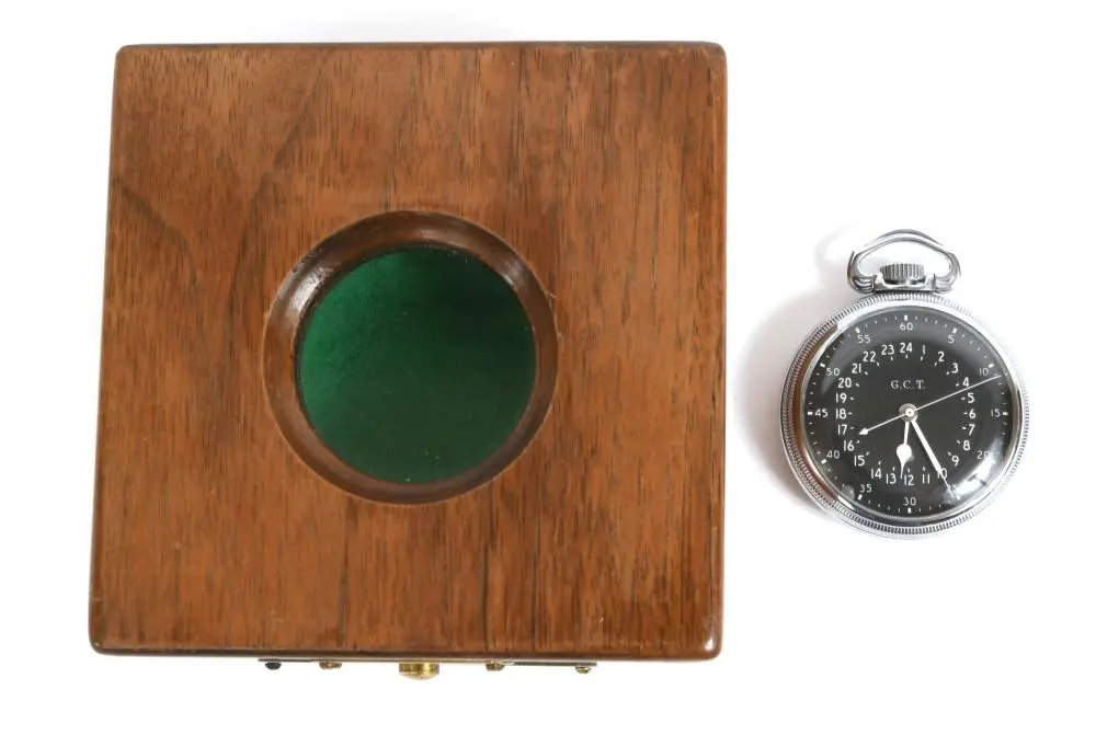 WWII US NAVY AIRCRAFT NAVIGATIONAL WATCH IN CASE