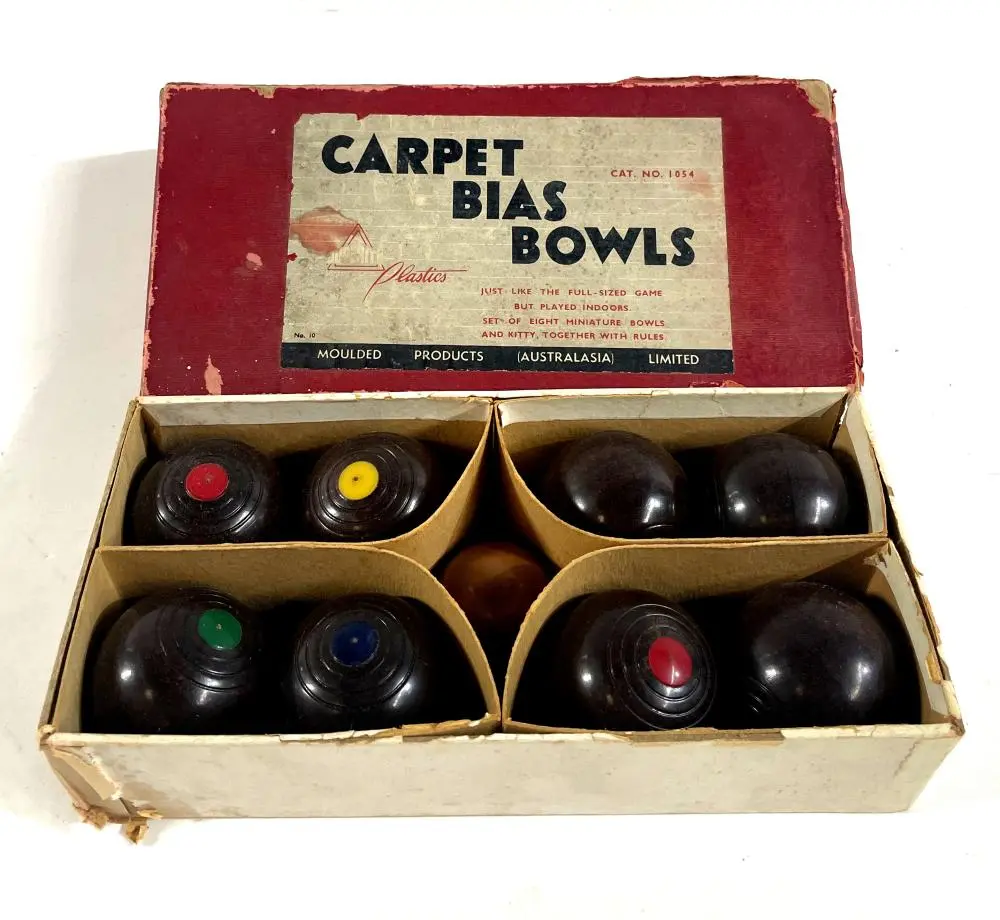 A Vintage Duperite, Bakelite Carpet Bias Bowls Set in original Box