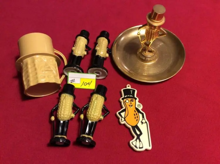 One cup, one ceramic set salt-and-pepper shakers