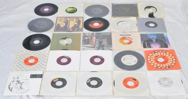 (25) The Beatles Members Vinyl 45 Records Incl