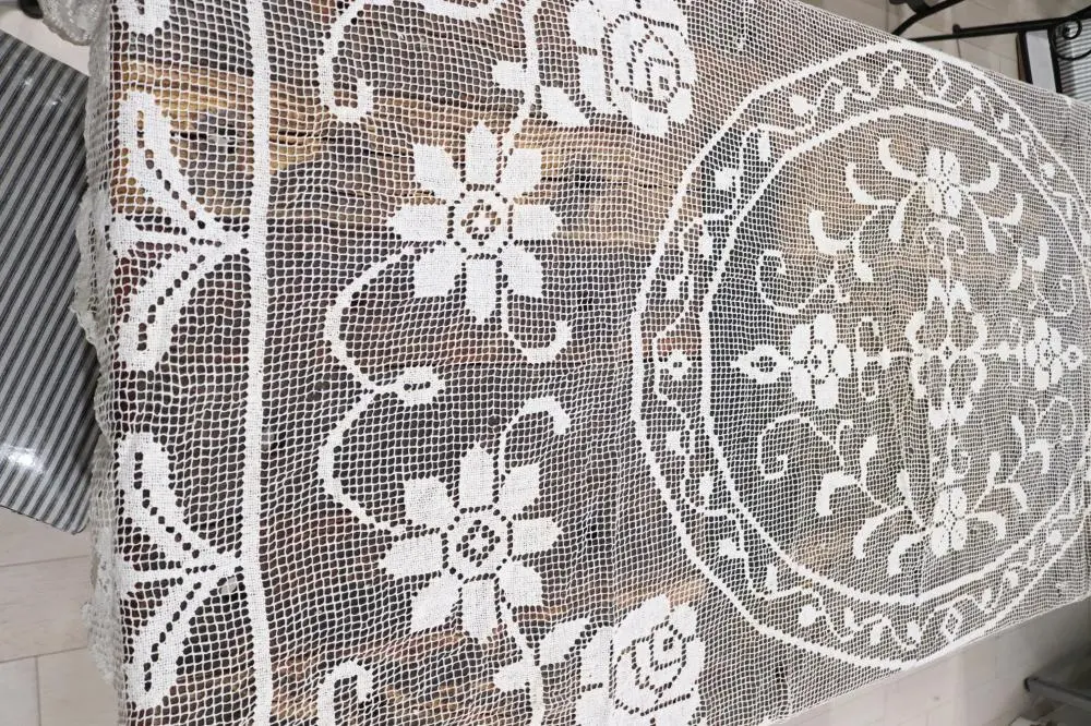 Vintage Needle Lace Bedspread with Floral Pattern, 78x56