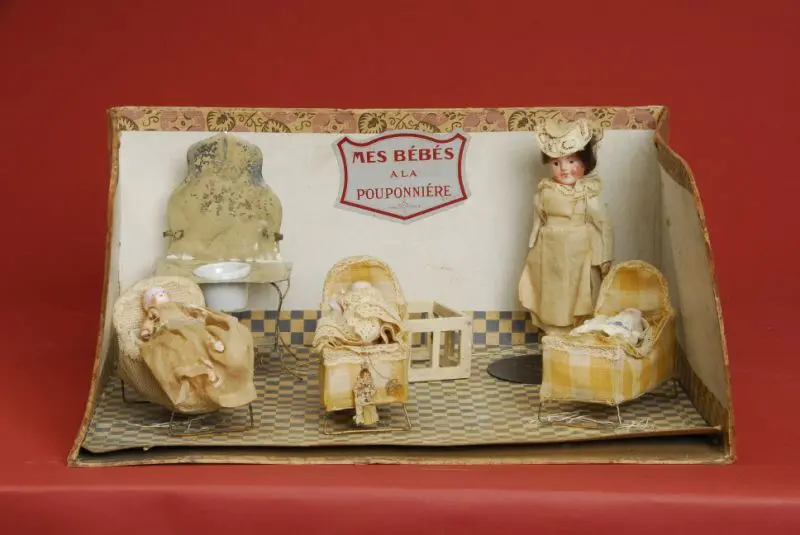 French Nursery Roombox with Dolls