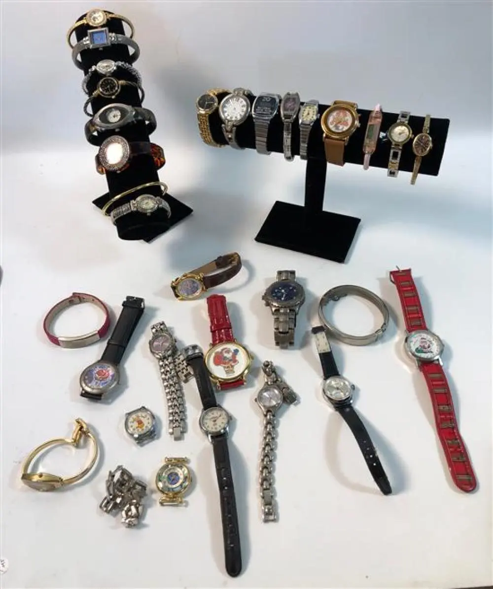LARGE LOT ASSORTED WATCHES