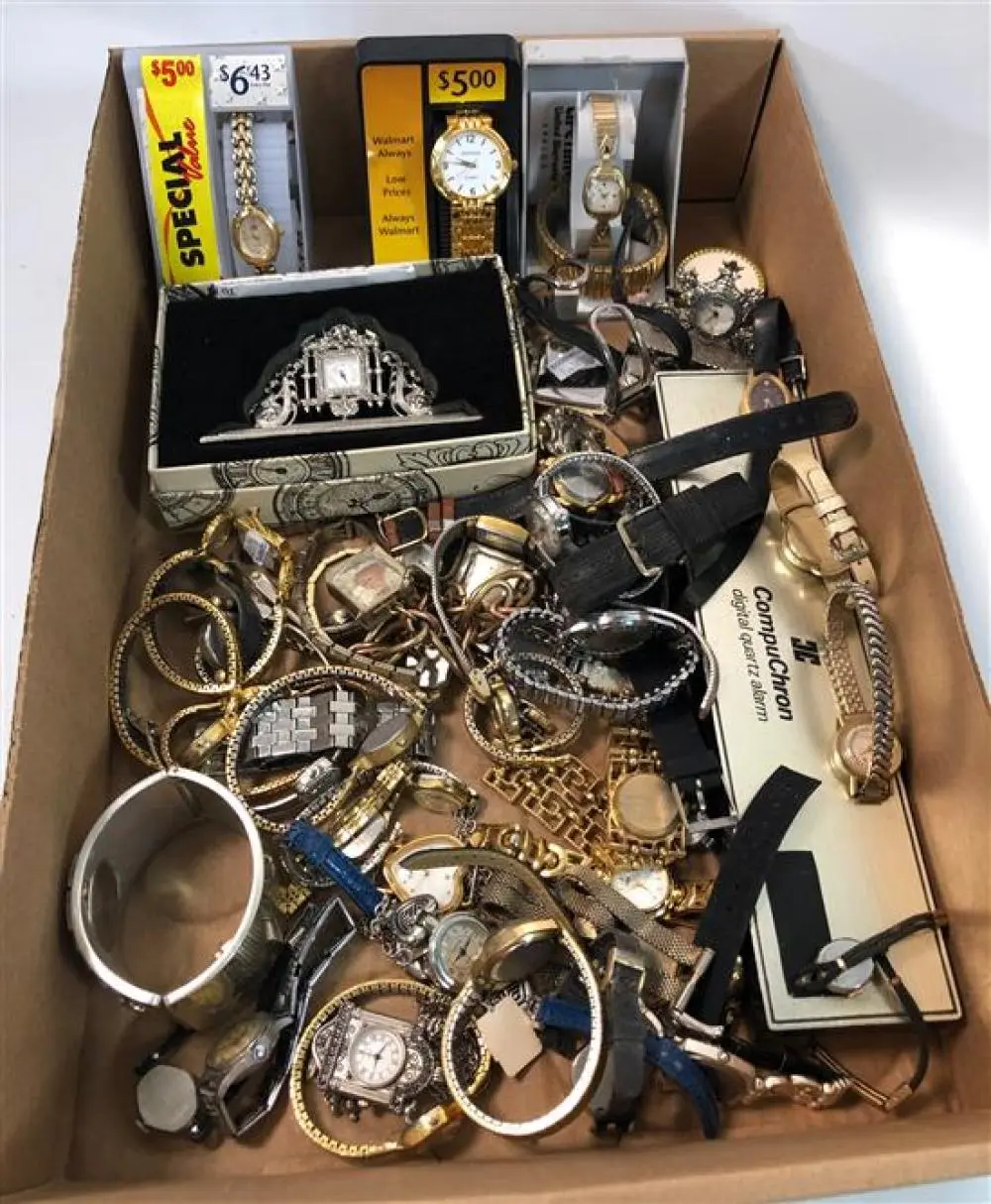 LARGE LOT ASSORTED FASHION WATCHES