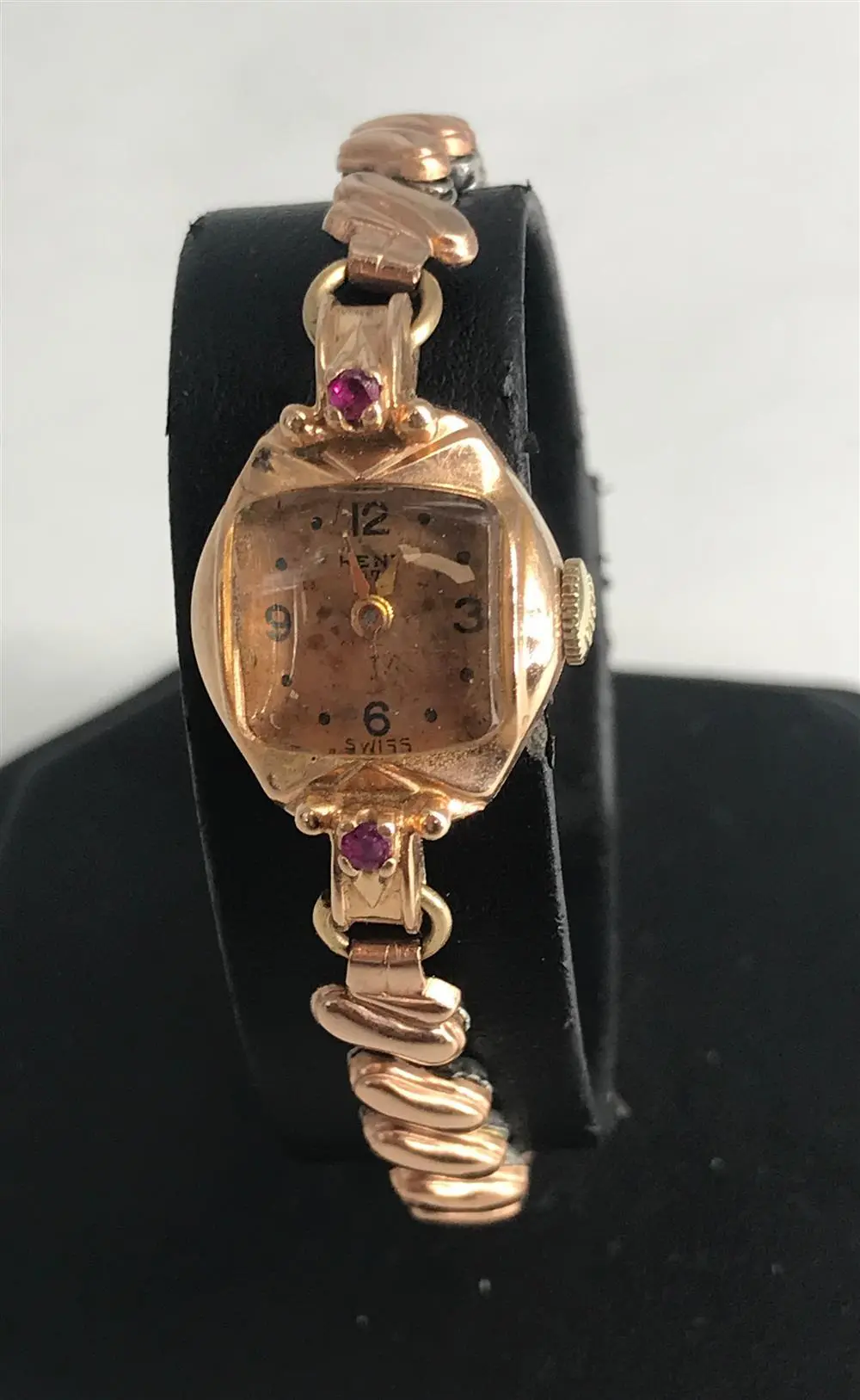 VINTAGE HILTON WATCH CO. WRIST WATCH