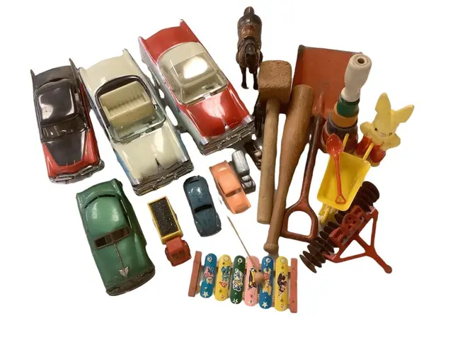 Toy lot including Irwin model cars and xylophone
