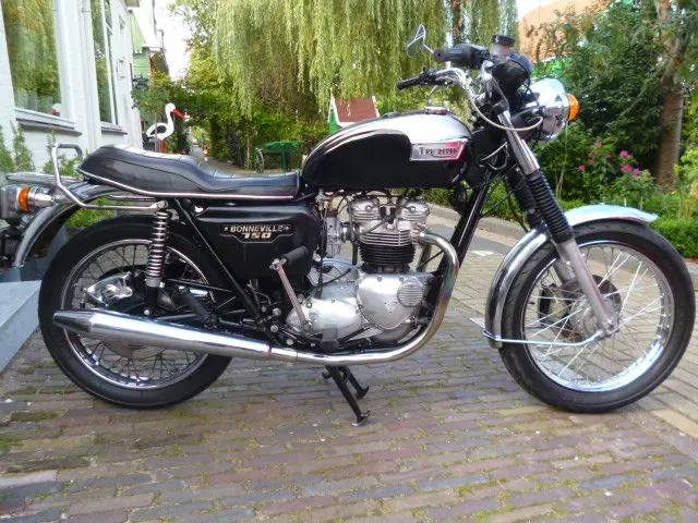 Triumph - 750cc Bonneville T140E - 1980
