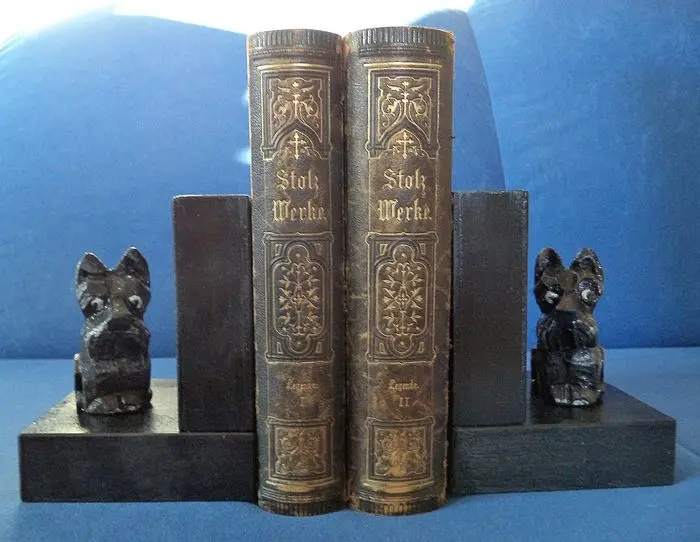 2 very nice bookends with scotch terrier and 2 secret compartments