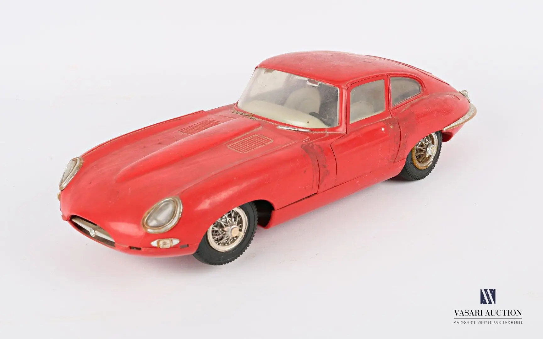 JOUETS MONT-BLANC Jaguar Type-E (usures... - Lot 291 - Vasari Auction