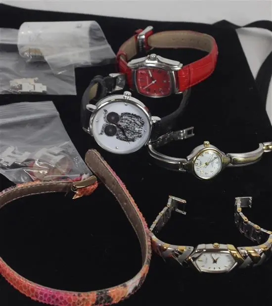 WATCHES AND WATCH PARTS INCLUDING: VERA PELLE PRAGUE WATCH SERIAL #129736, HELBROS SIGNATURE SERIES DUAL TONE, AND A SEIKO DUAL TONE...
