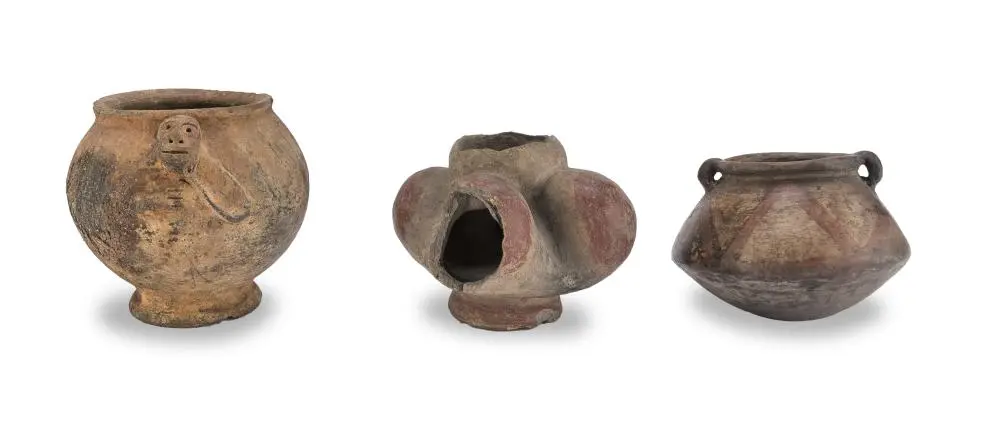 THREE ECUADORIAN TERRACOTTA VASES 6TH CENTURY B.C. - 16TH CENTURY.