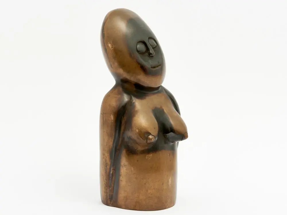 AN UNUSUAL VINTAGE SOLID BRONZE TRIBAL FORM FEMALE FIGURAL BUST H.26CM