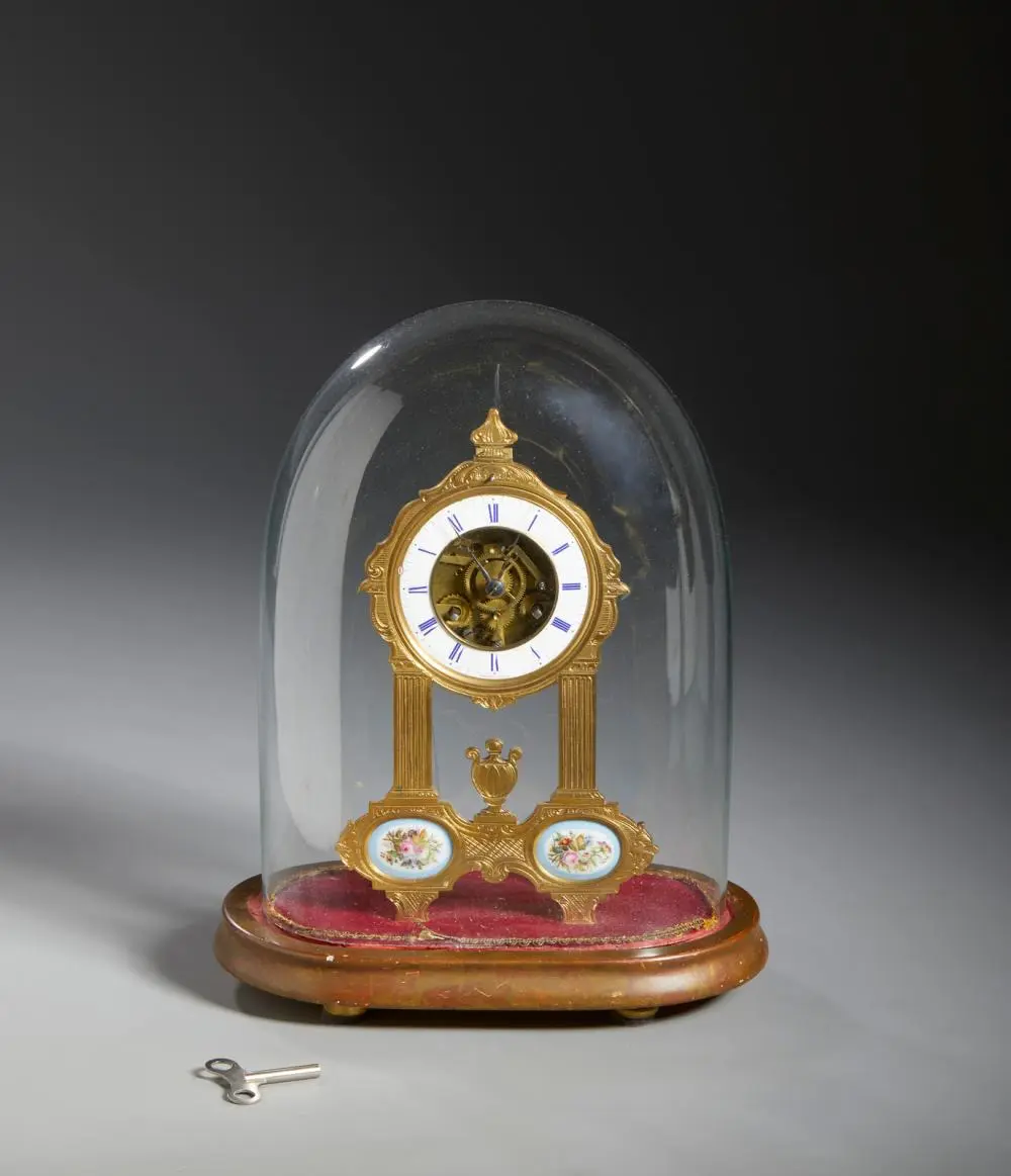 MANIFATTURA FRANCESE DEL XIX-XX SECOLO - A gilt metal...
