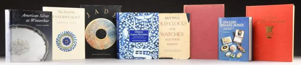 ASSORTED GROUP OF 8 ANTIQUES REFERENCE BOOKS.